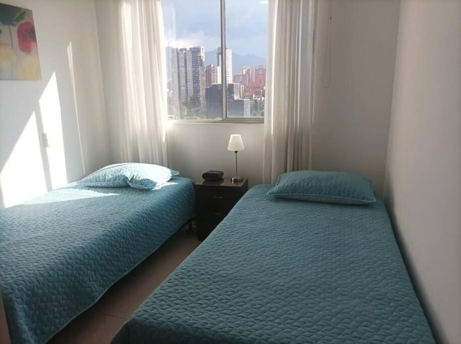 Apartamento El Poblado, Con Piscina, Gym, Comodo, Linda Vista. *