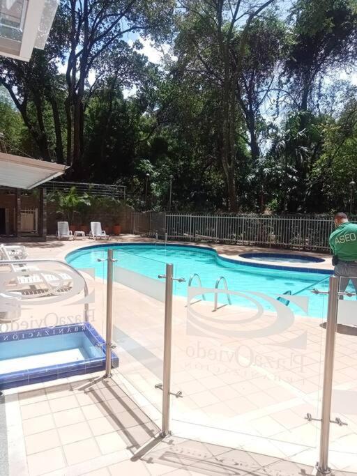 Apartamento El Poblado, Con Piscina, Gym, Comodo, Linda Vista. Medellín